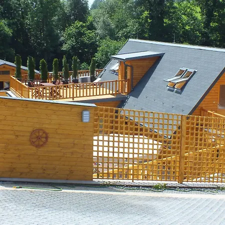 Aparthotel Under Falcon Ridge Česká Ves