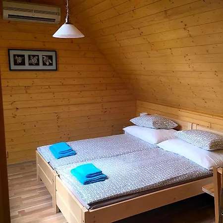 Aparthotel Under Falcon Ridge 3*