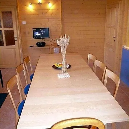 Aparthotel Under Falcon Ridge 3*