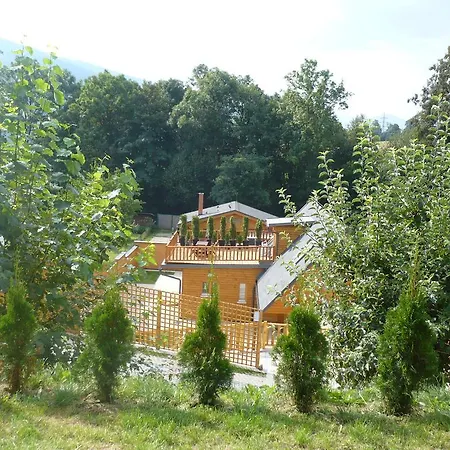 리조트 Chalets Under Falcon Ridge