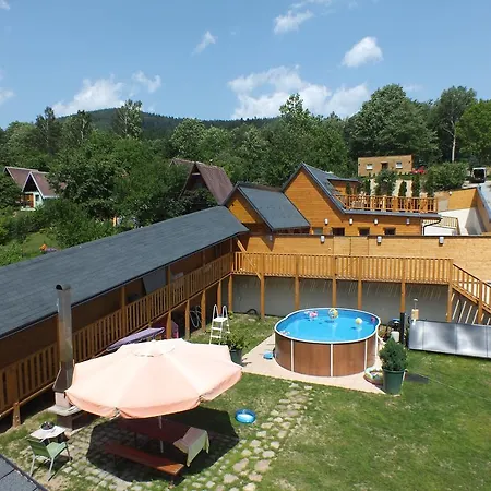 리조트 Chalets Under Falcon Ridge