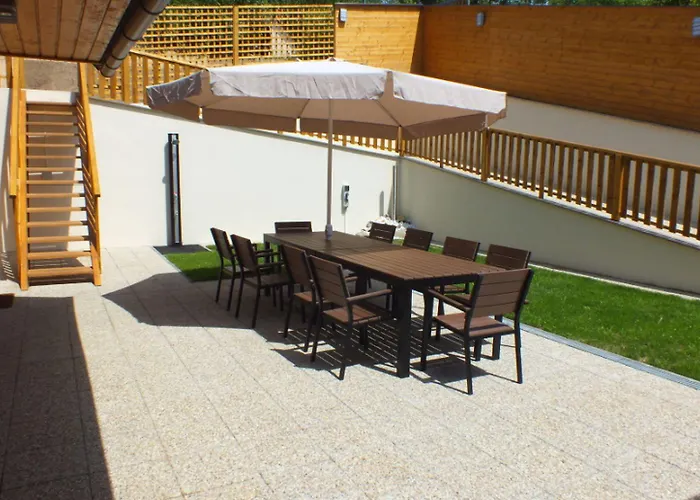 Under Falcon Ridge Ceska Ves